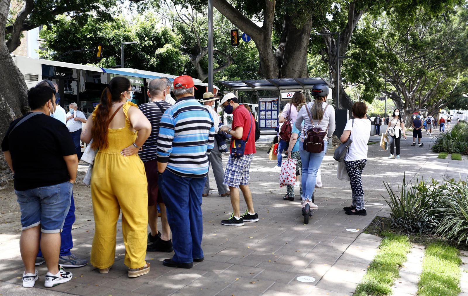 El peligroso carril bici de la Alameda, en fotos