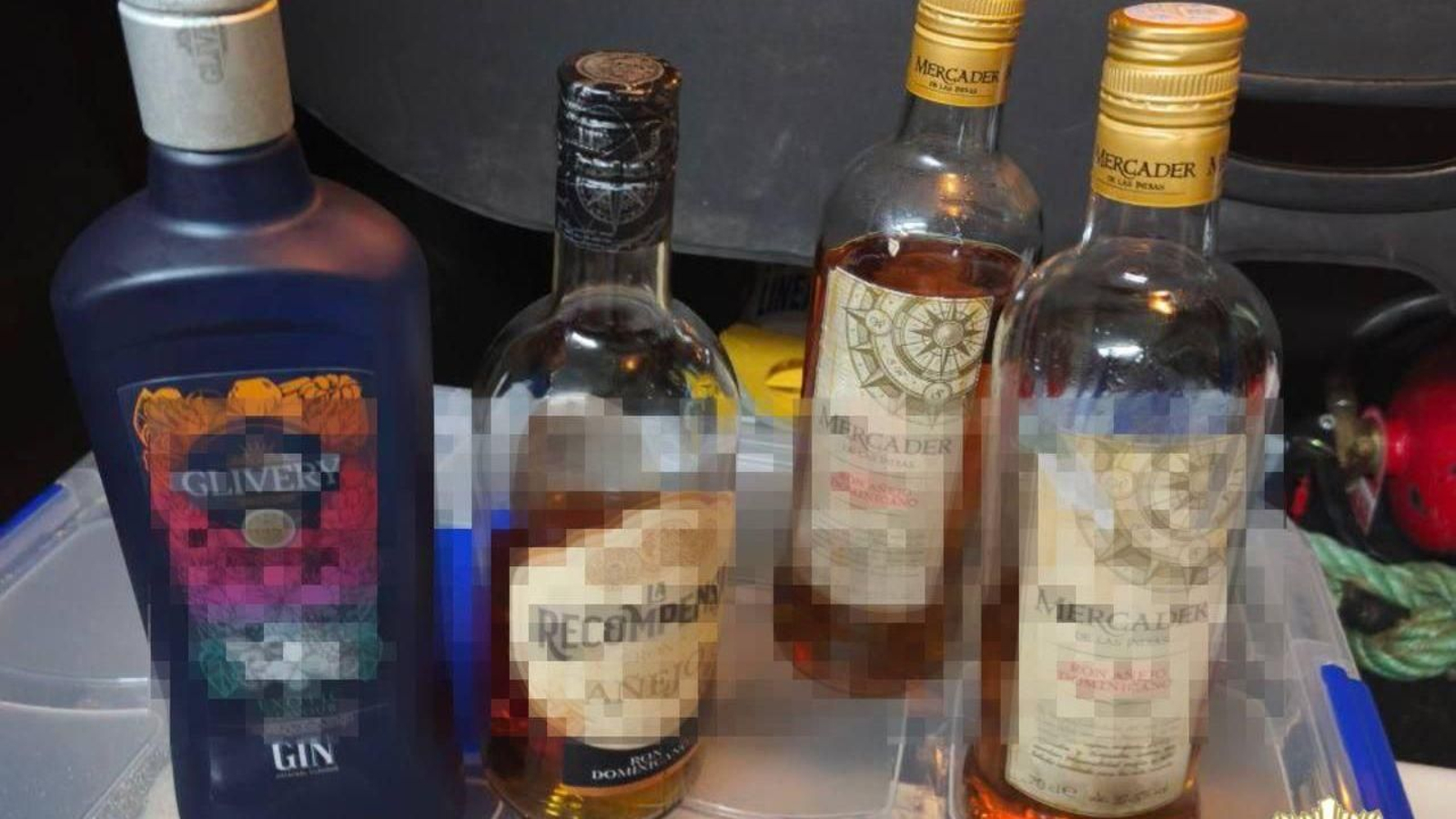 Botellas de alcohol confiscadas.