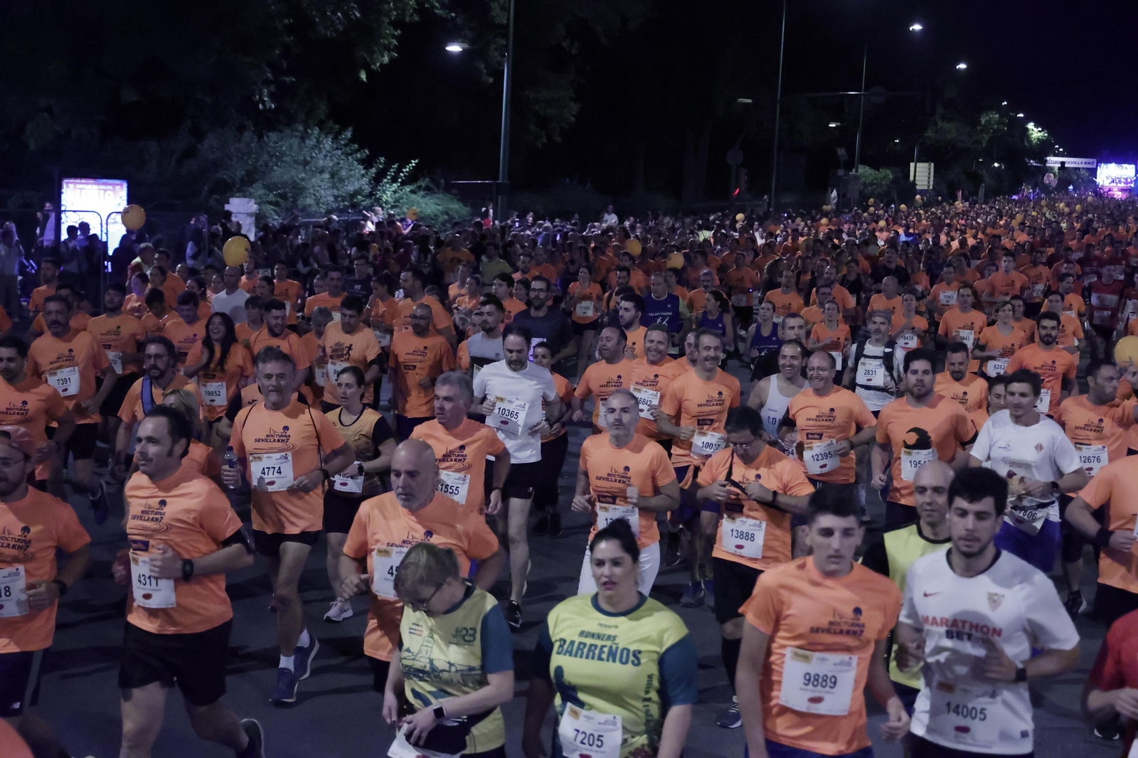 Búscate en la Carrera Nocturna de Sevilla (2)