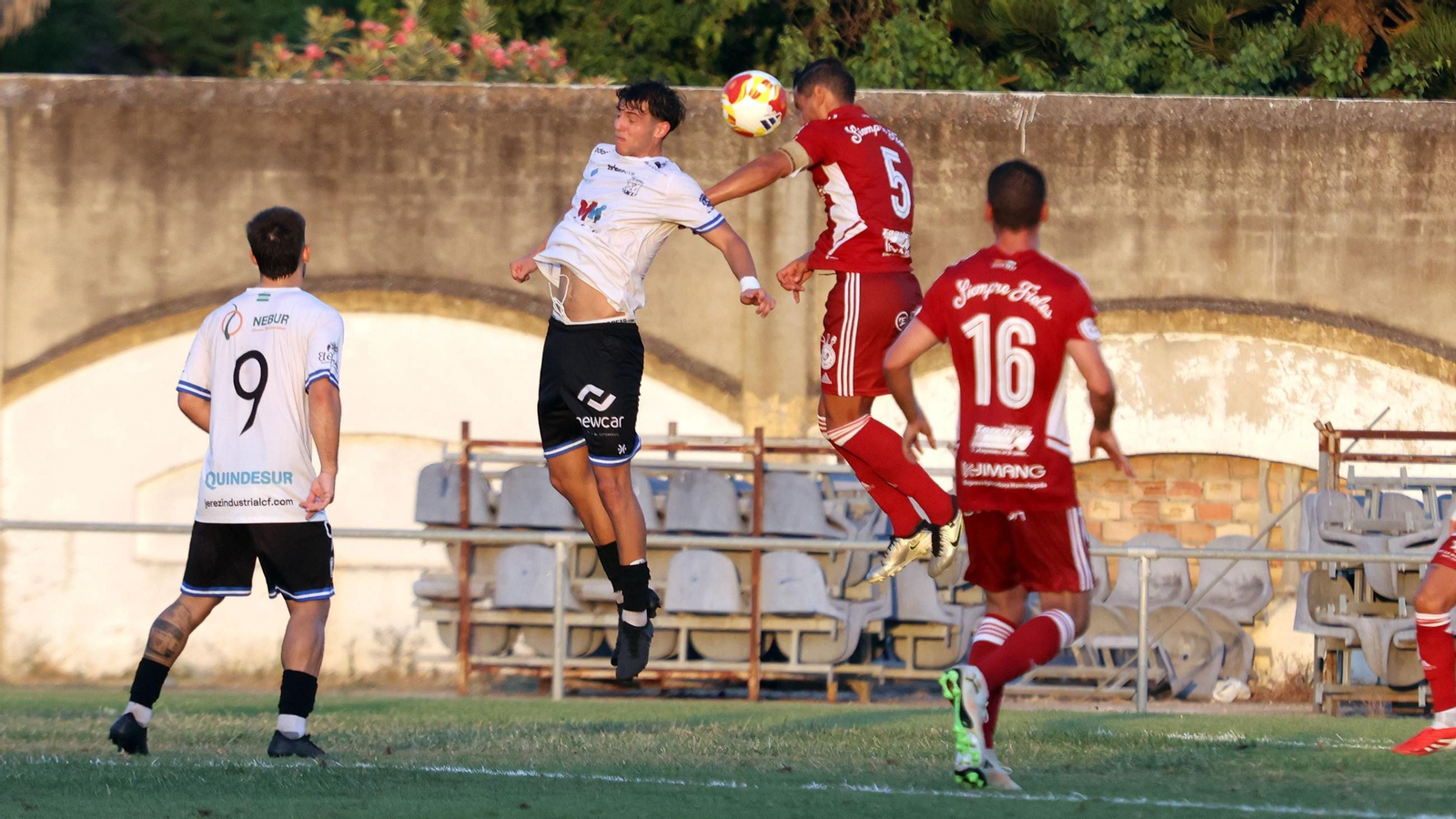 Imágenes del Trofeo Pedro Garrido entre el Jerez Industrial y el Xerez CD