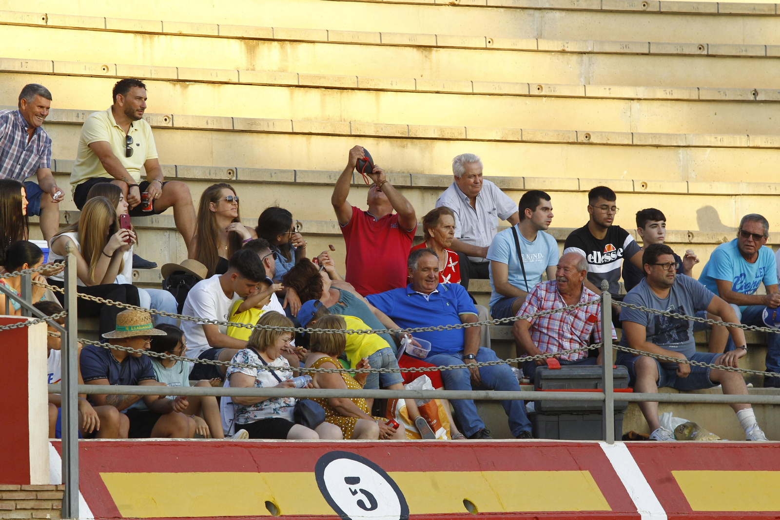 Imágenes de la corrida de toros de la Feria de Vera, con Morante de la Puebla, Emilio de Justo y Pablo Aguado