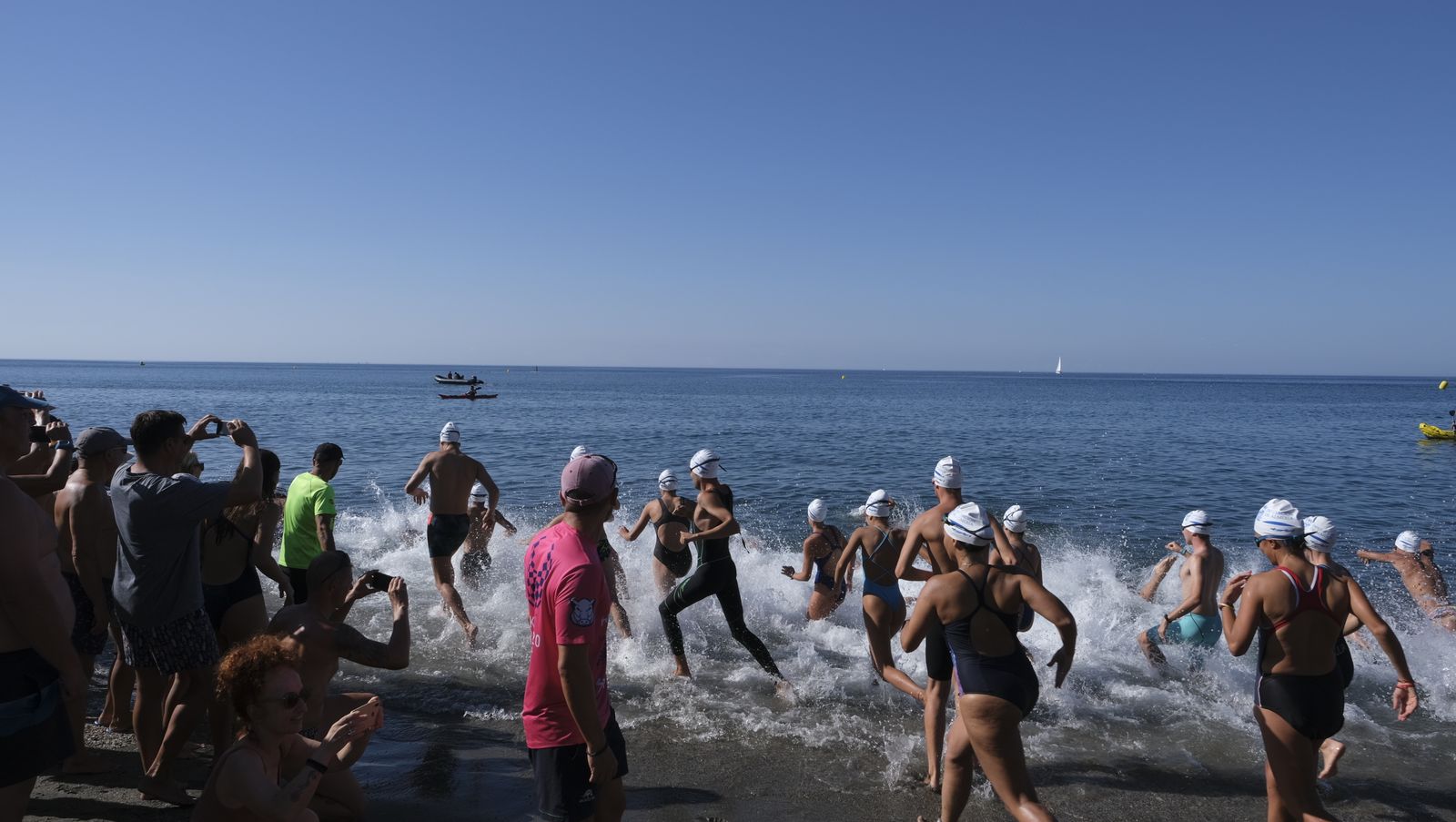 Imágenes de la travesía a nado de la Feria de Almería 2022
