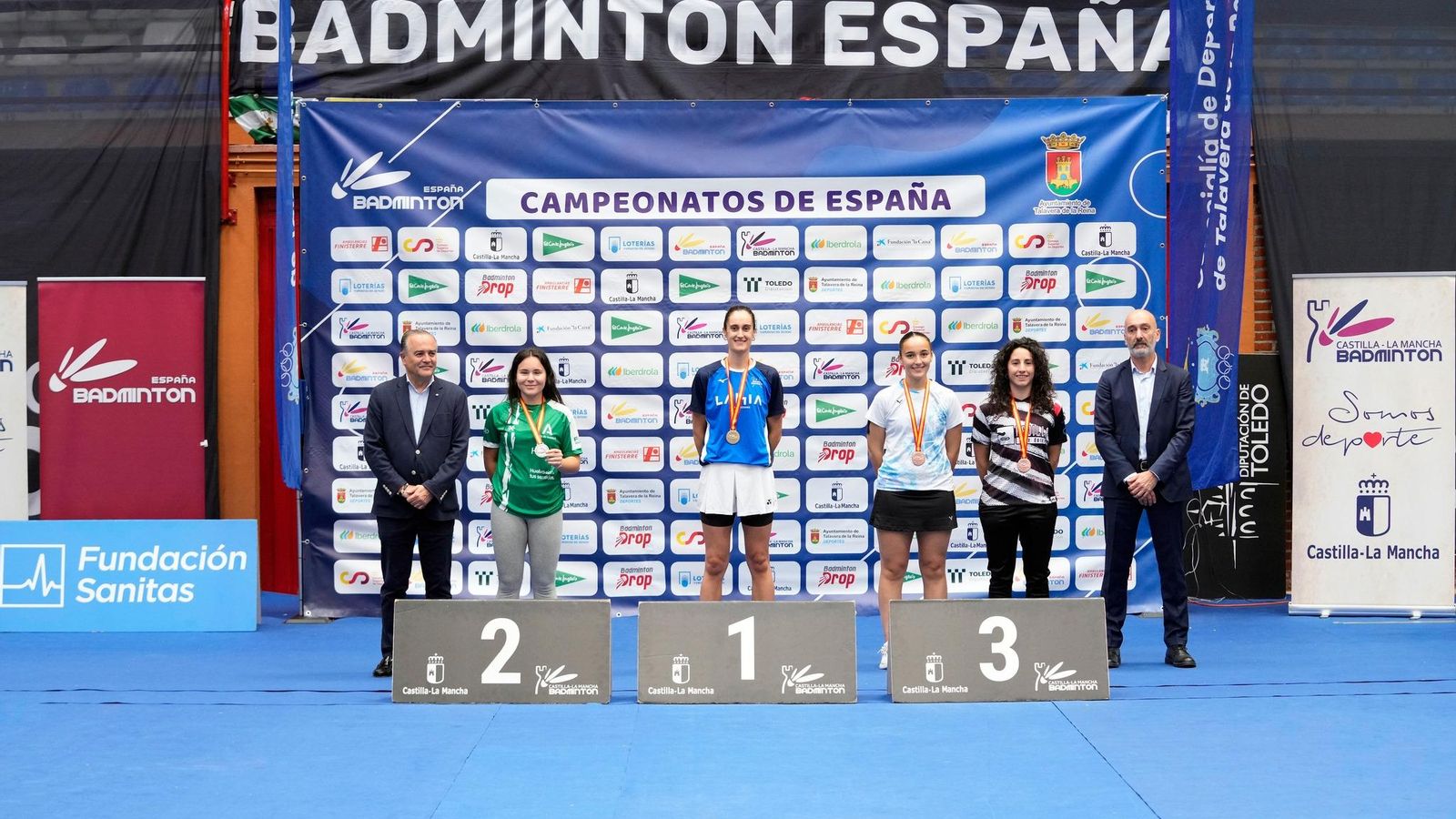 Podio del Campeonato de España Absoluto de bádminton en categoría femenina con la almeriense en el segundo cajón tras lograr la plata.