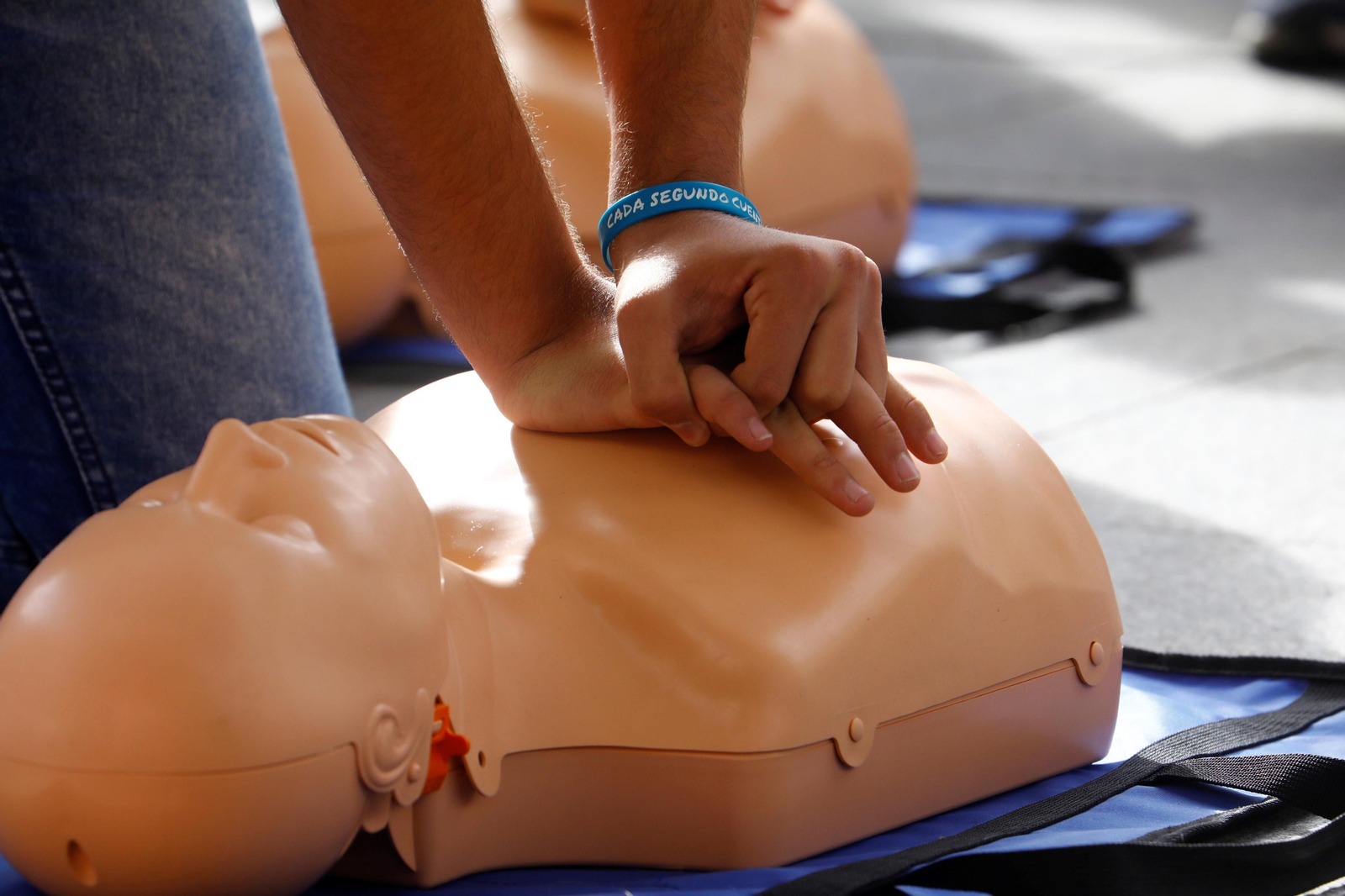 Las imágenes del taller de primeros auxilios y reanimación cardiopulmonar en Las Tendillas