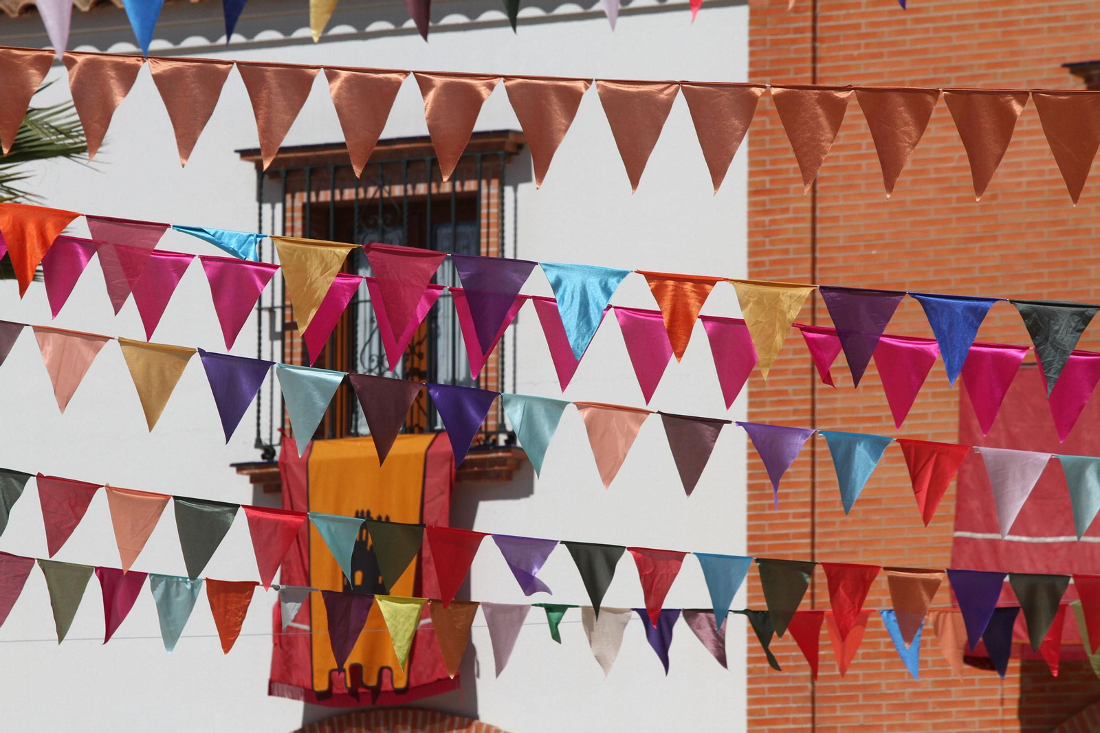 Imágenes del desfile de la XIX Feria Medieval del Descubrimiento, en Palos de la Frontera