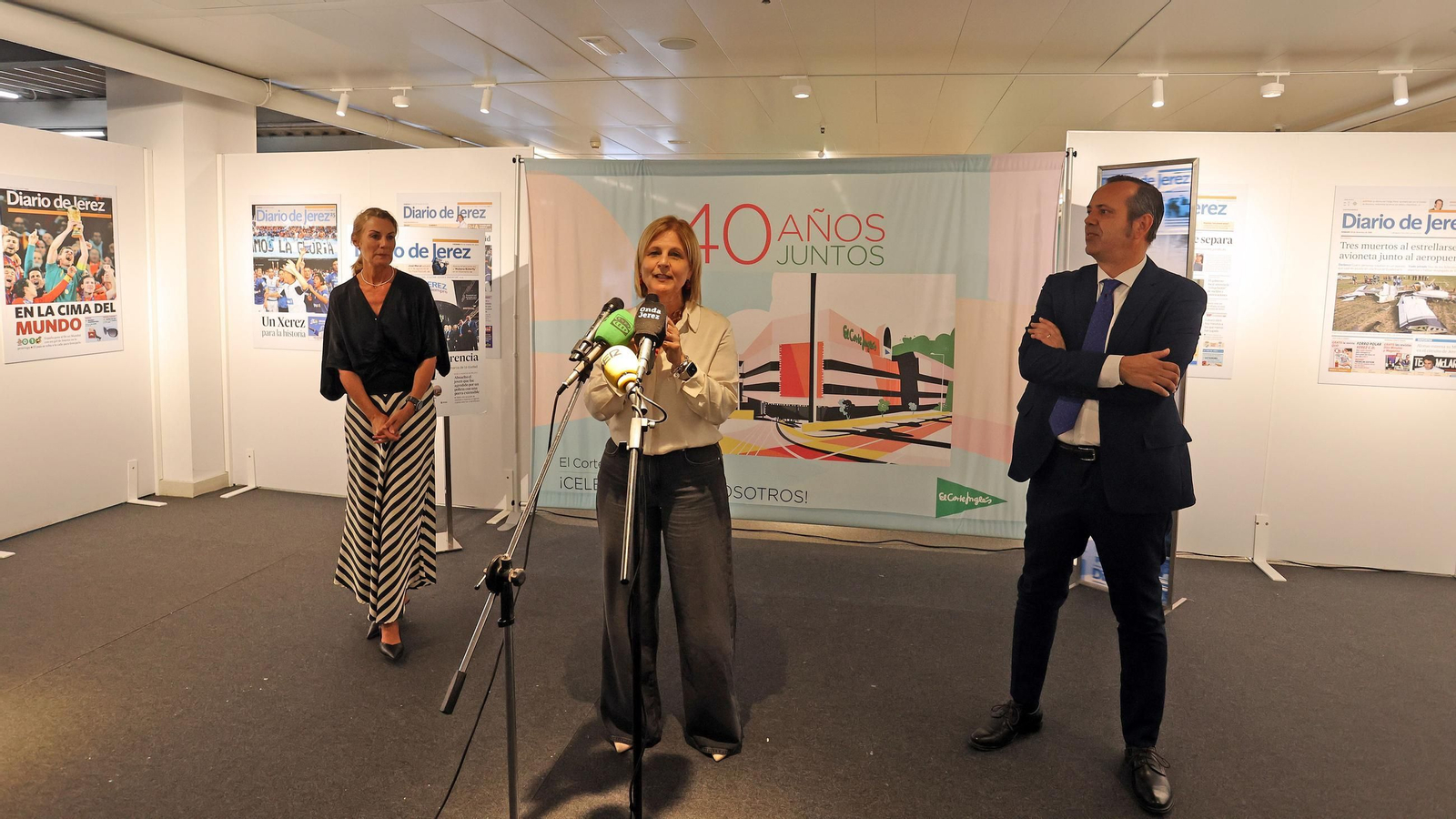 Imágenes de la exposición de portadas del Diario de Jerez en El Corte Inglés por los 40 años