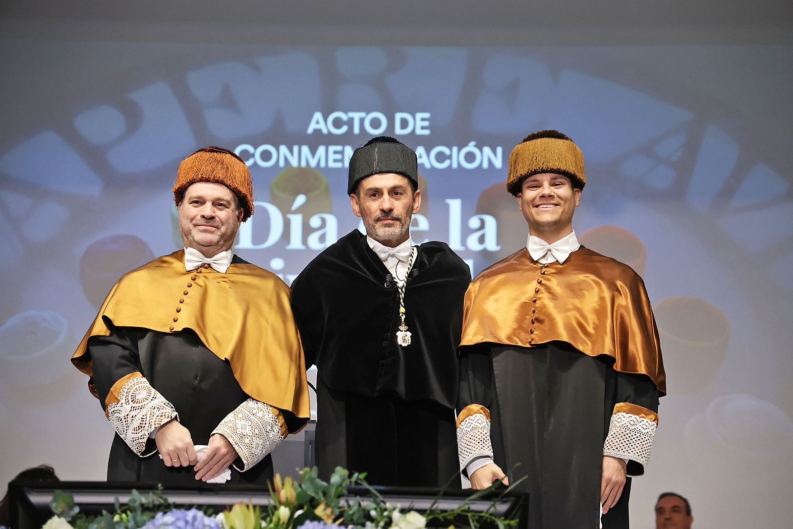 Fotografías de la investidura de los nuevos doctores y doctoras en el acto del 3 de marzo de la universidad de Huelva