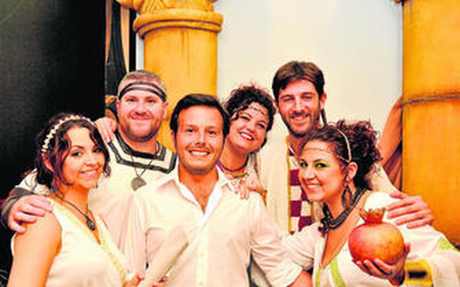 El equipo Cadigenia en una de las representaciones durante las rutas fenicias.