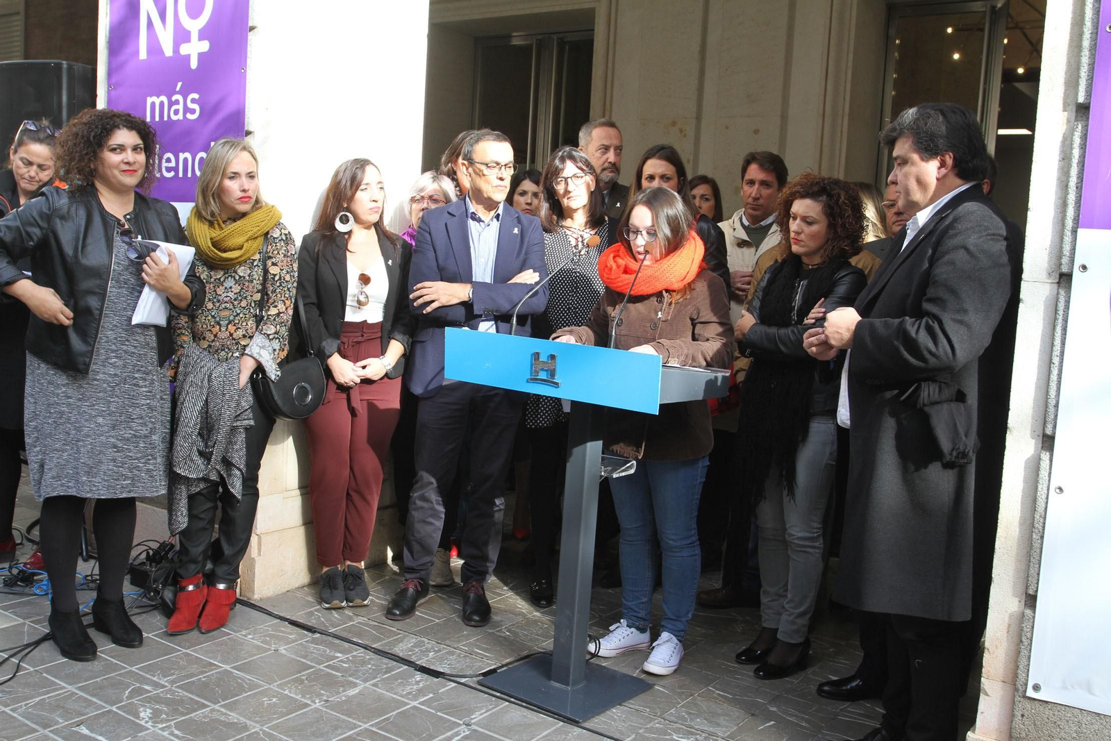 Lectura de manifiesto de violencia contra la mujer