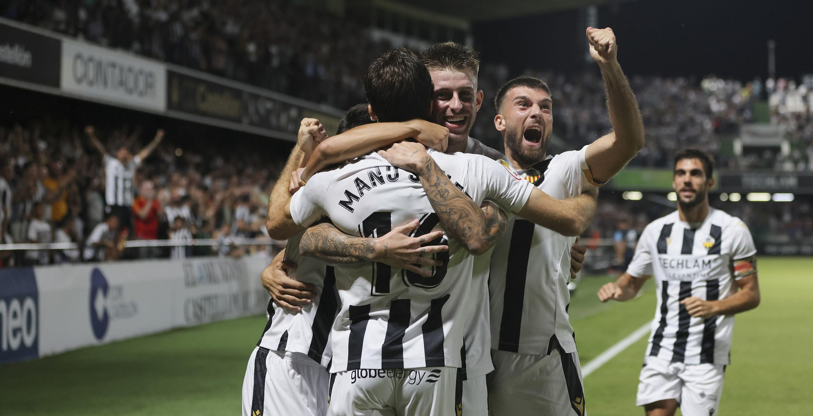 Los jugadores del Castellón celebran un gol en Castalia.