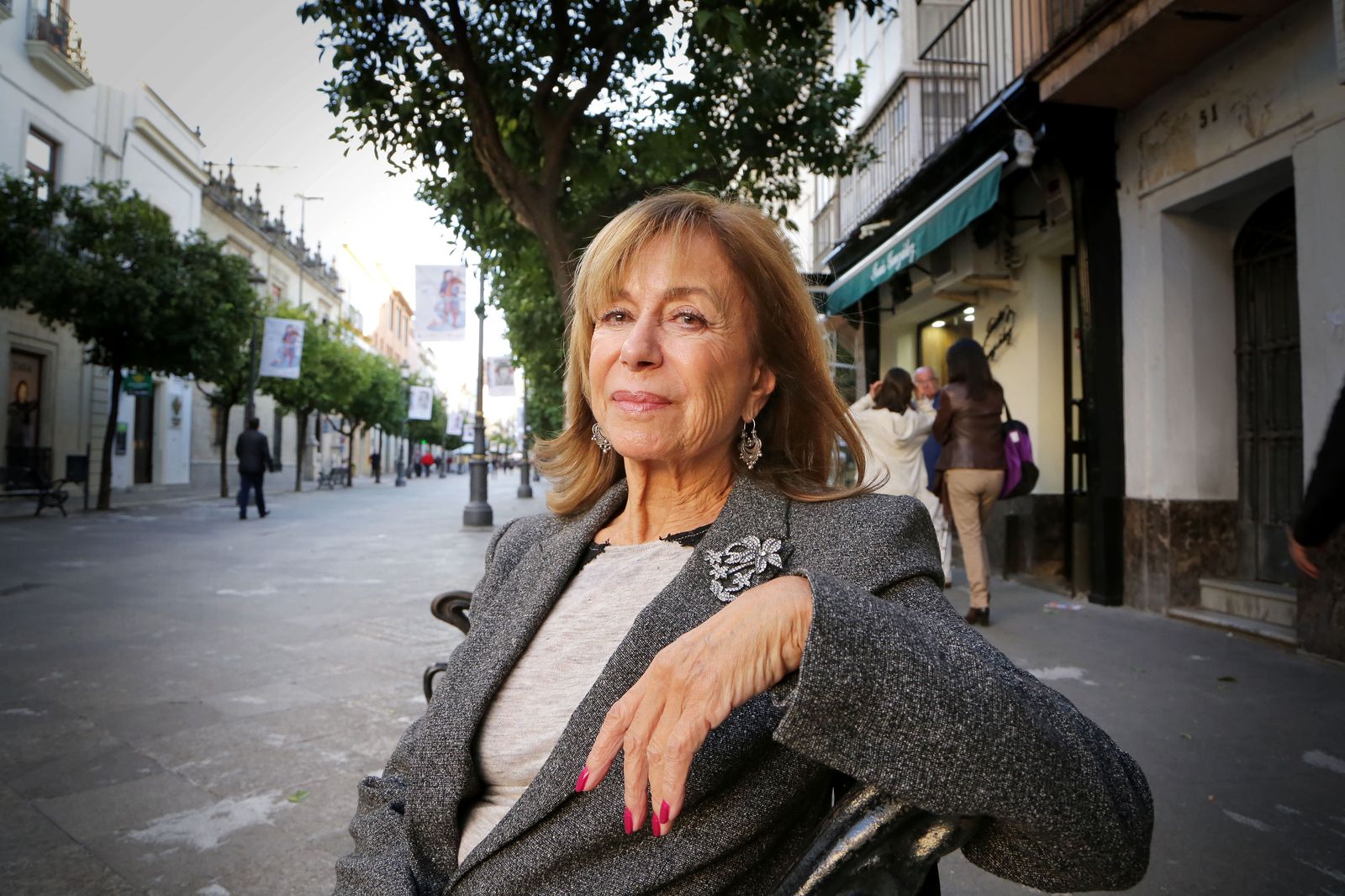 Amalia Vilches en la calle Larga de Jerez, ciudad donde reside actualmente.