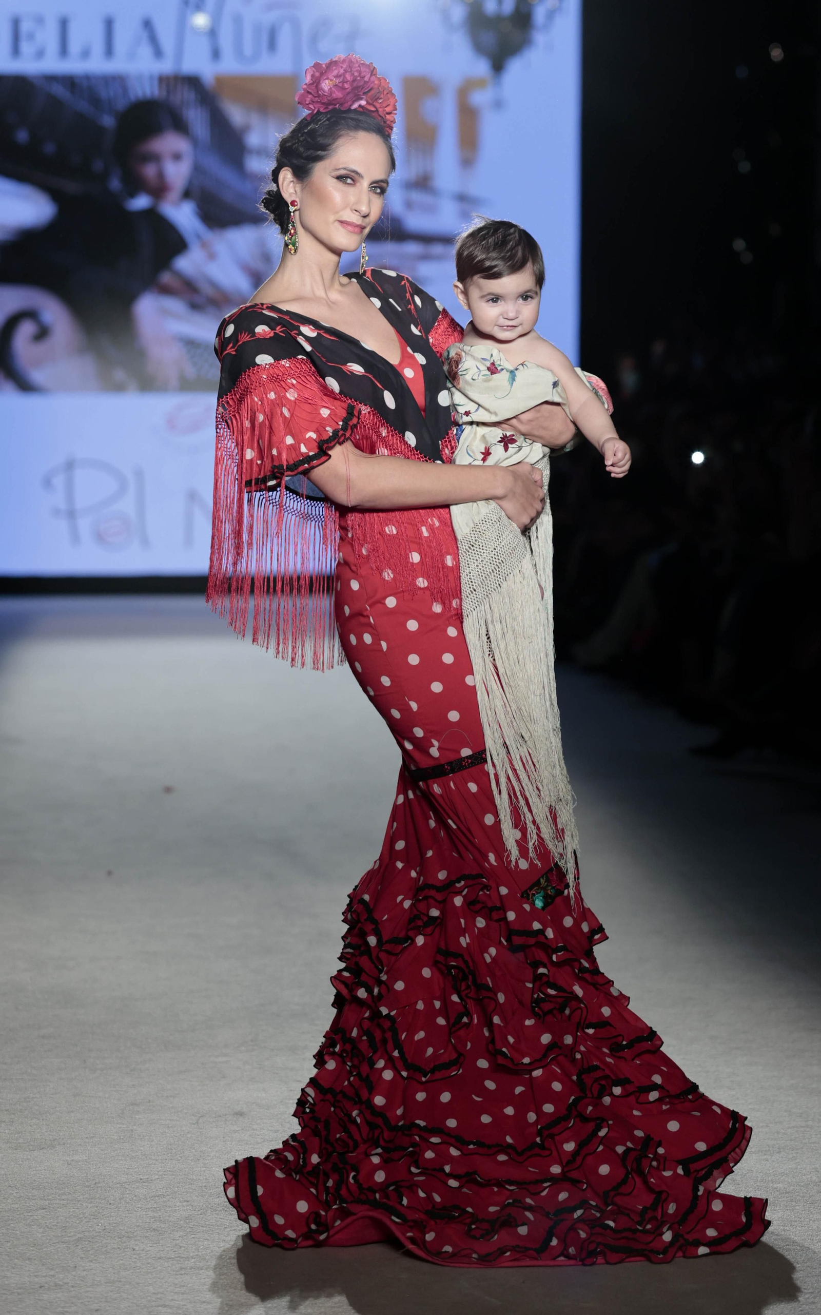 Traje de flamenca rojo de Pol Núñez.