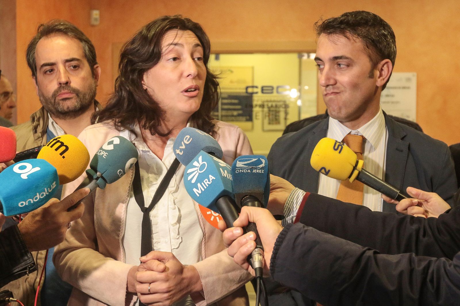 Antonio Saldaña, Loles López y Jesús Belgrano, ayer en la Confederación de Empresarios.