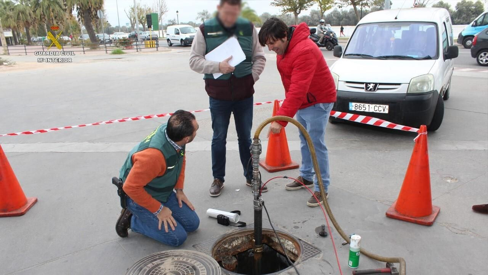 Inspecciones del Seprona en la Gasolinera, en una imagen difundida por la Guardia Civil. Inspecciones del Seprona en la Gasolinera, en una imagen difundida por la Guardia Civil.