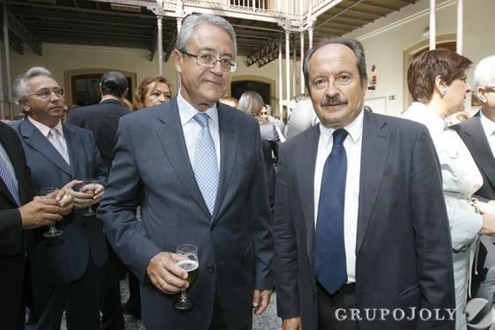Francisco Calero, subdelegado del Gobierno en la provincia de Cádiz, junto al Capitán Marítimo de Cádiz, Pedro de Frutos.

Foto: Julio Gonzalez-Joaquin Pino-Jose Braza