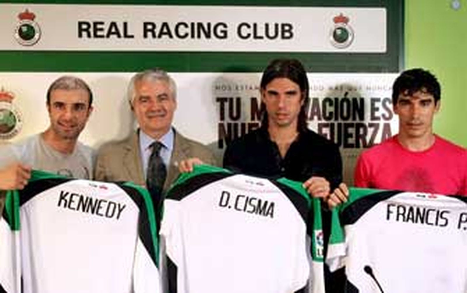 El presidente del Racing admite el interés en Bermejo