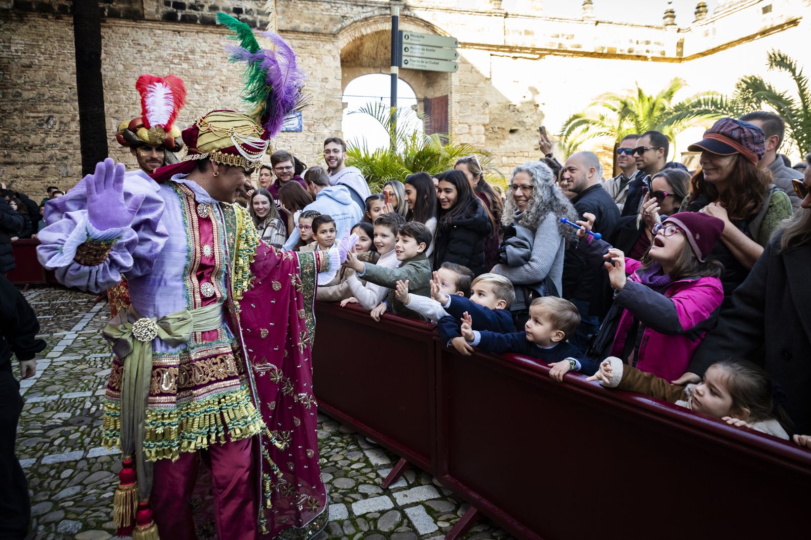 Los Reyes Magos son coronados un año más en el Alcázar de Jerez