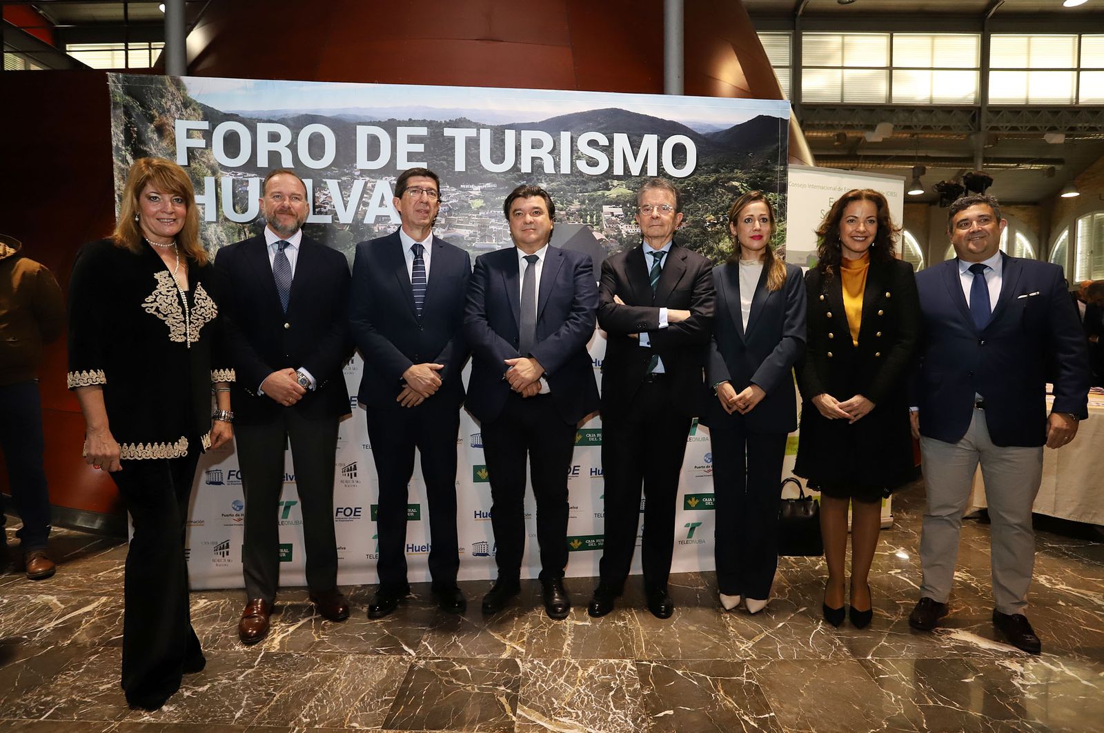 El vicepresidente de la Junta, Juan Marín, asiste al Foro de Turismo de la FOE