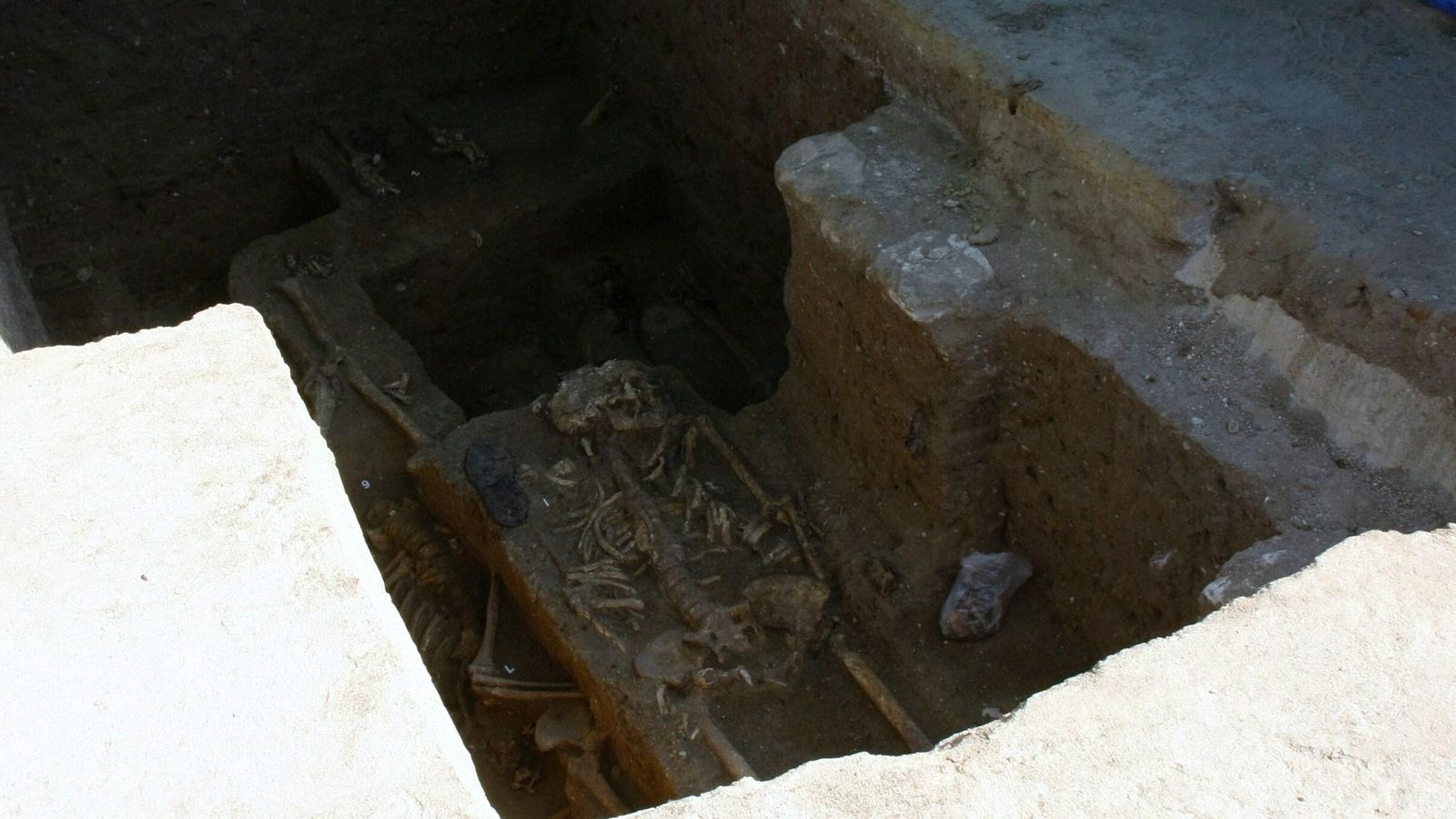 El primer nivel, de beneficencia, deberá ser retirado para acceder a un segundo estrato.