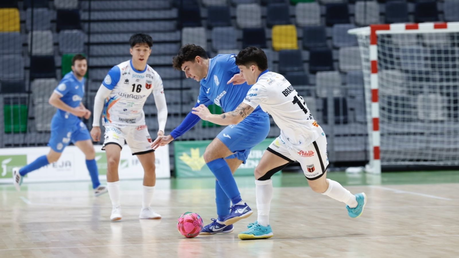 Los jiennenses cayeron con la visita del líder.