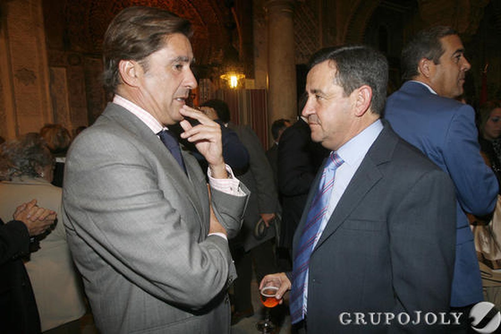 El presidente de la Audiencia Provincial, Manuel Estrella, conversa con José Loaiza

Foto: Joaquin Pino