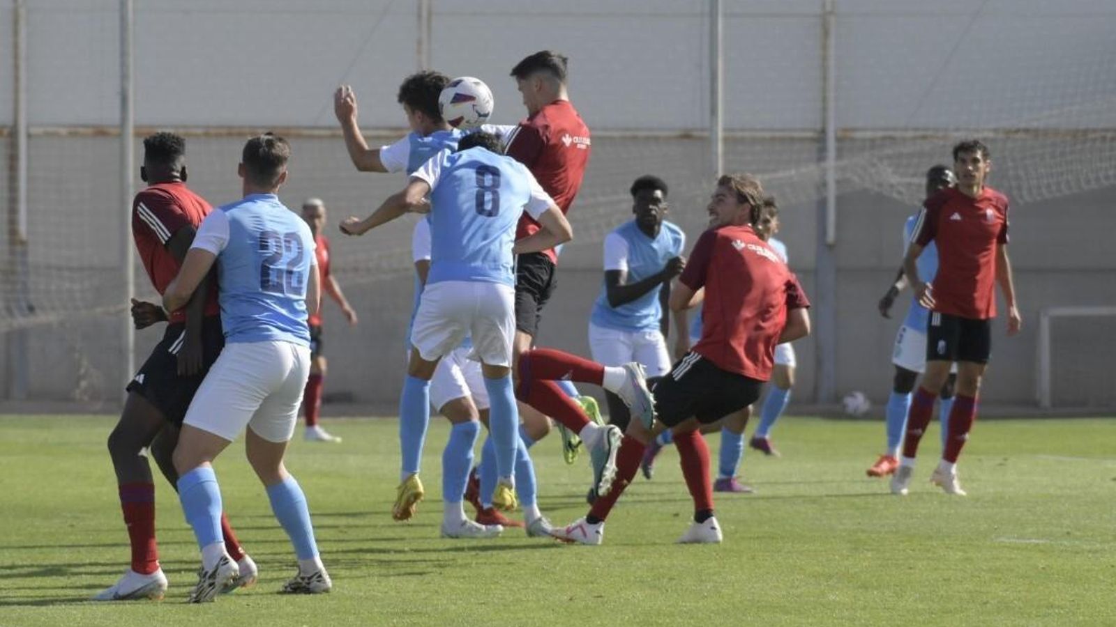 Remate de cabeza de Rubio para marcar uno de los goles del Granada