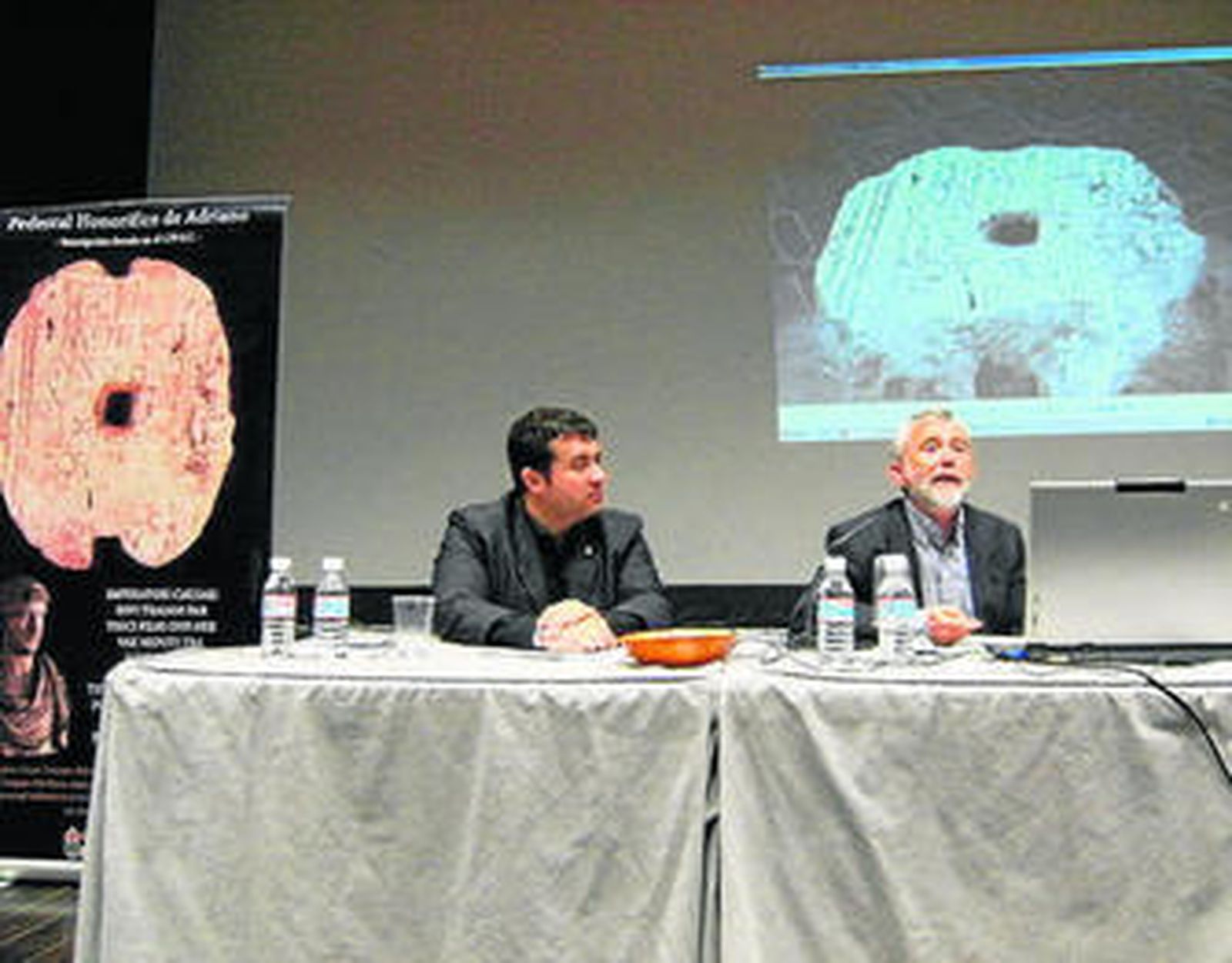 Rafael Lázaro acompañado del concejal Juan Baños.