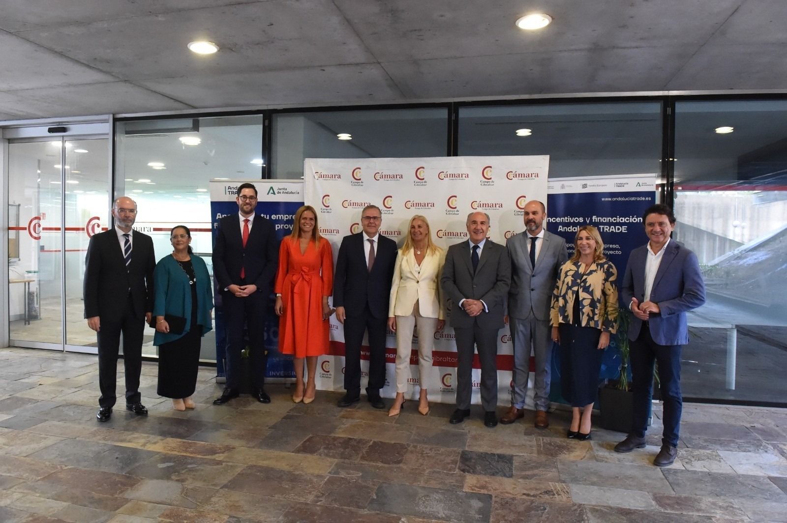 Las autoridades, en la Cámara de Comercio, en Algeciras.