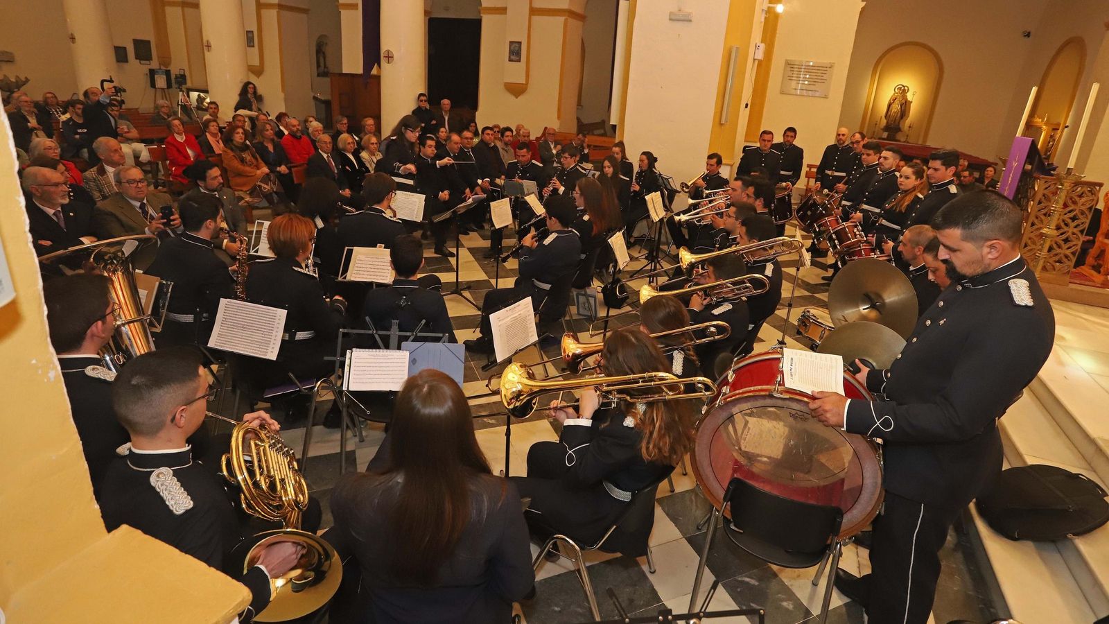 La banda Amando Herrero, en un concierto en la iglesia de La Palma.