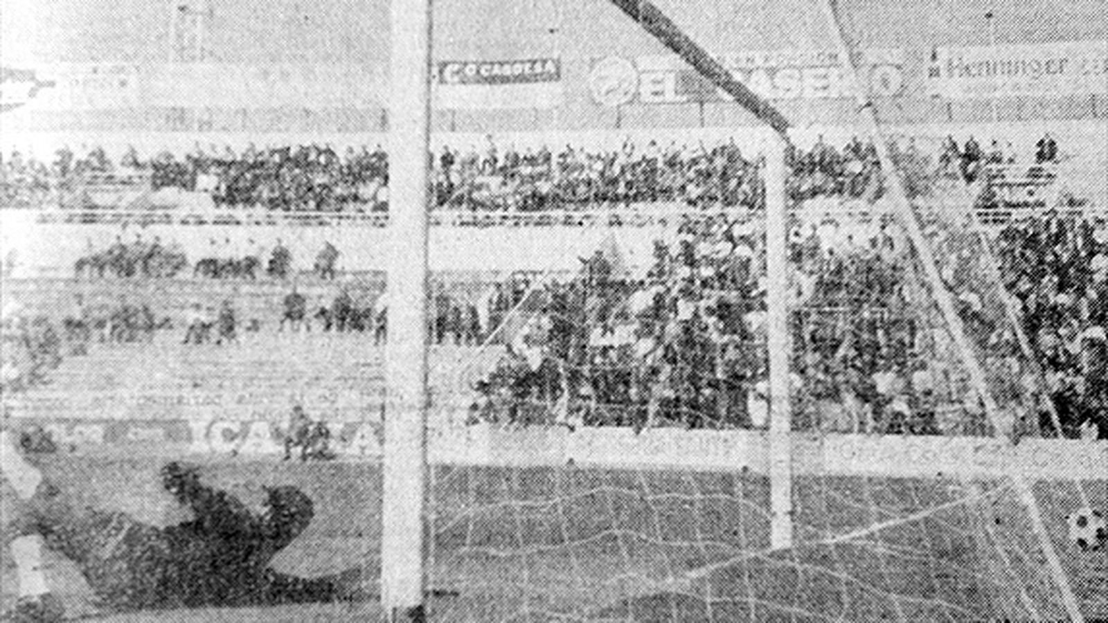 Momento del tanto bermellón que supuso la derrota rojiblanca.