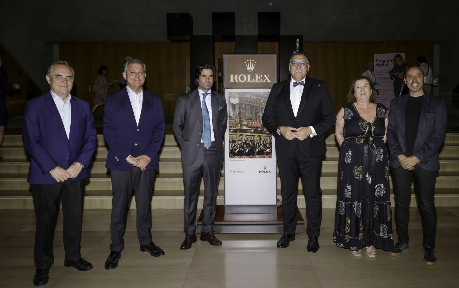 De izquierda a derecha: Juan francisco Buenos Navarro, segundo teniente de alcalde de Sevilla; José Luis Sanz, alcalde de Sevilla; Álvaro Sanchís, dueño de El Cronómetro; Arturo Bernal, consejero de Turismo, Cultura y Deporte; Angela Moreno, delegada de Turismo del Ayuntamiento; y Javier Menéndez,  director general del Teatro de la Maestranza.