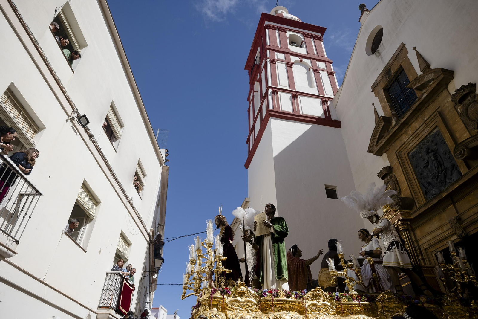 Imágenes de la salida de Sentencia en la Semana Santa de Cádiz 2025