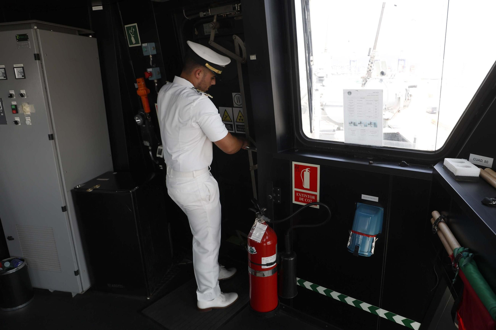Las fotografías de la visita del buque de la Armada "Furor" al Puerto de Algeciras