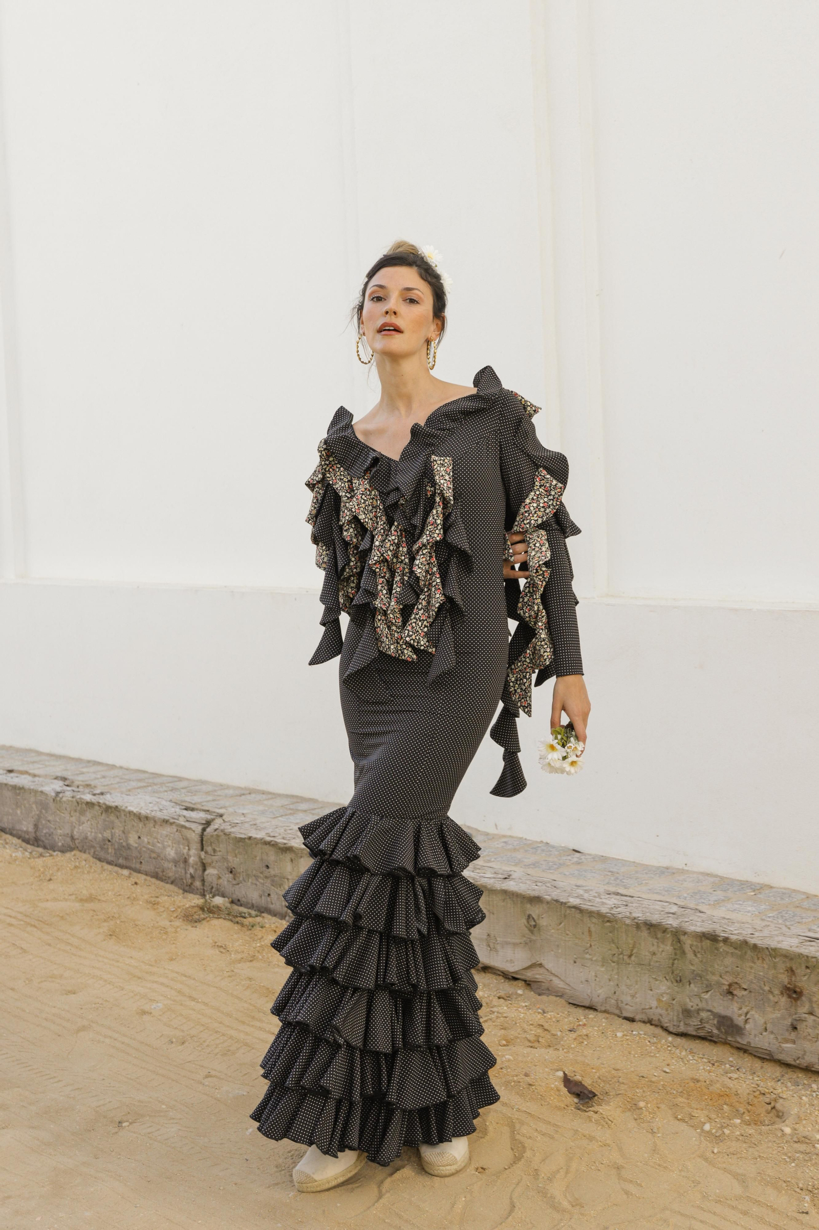 El Rocío 2023: Así es la nueva colección de moda flamenca de Gil Ortiz