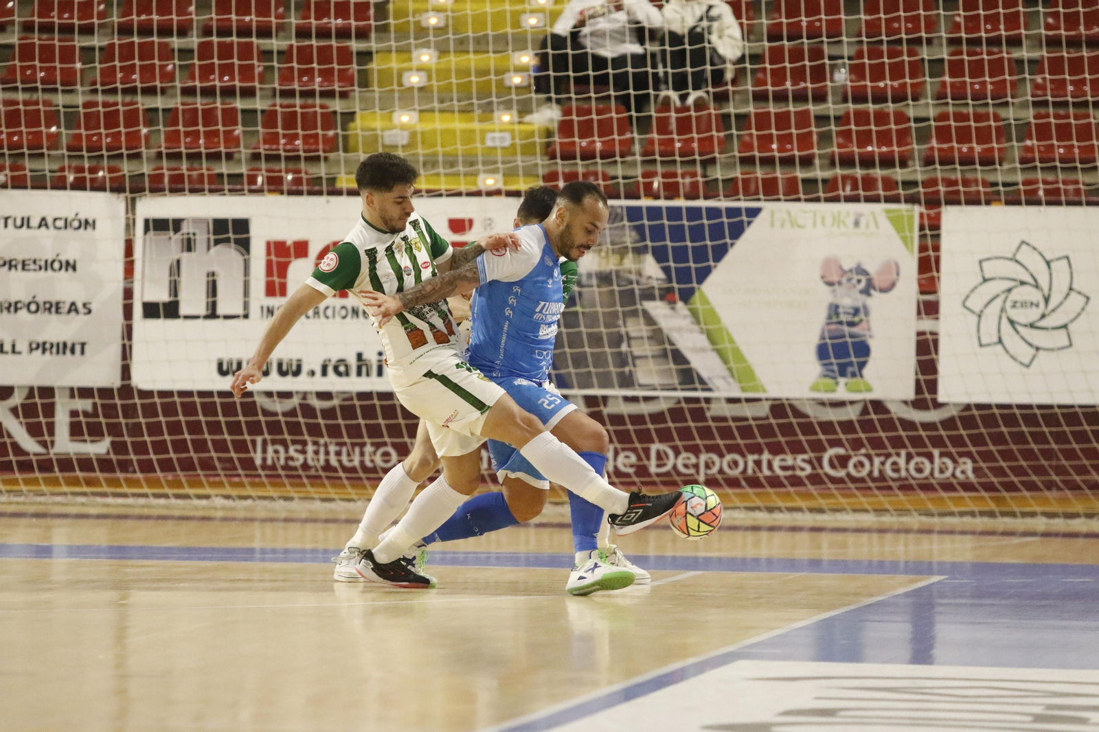 Las mejores fotos de la victoria del Córdoba Futsal ante el Noia