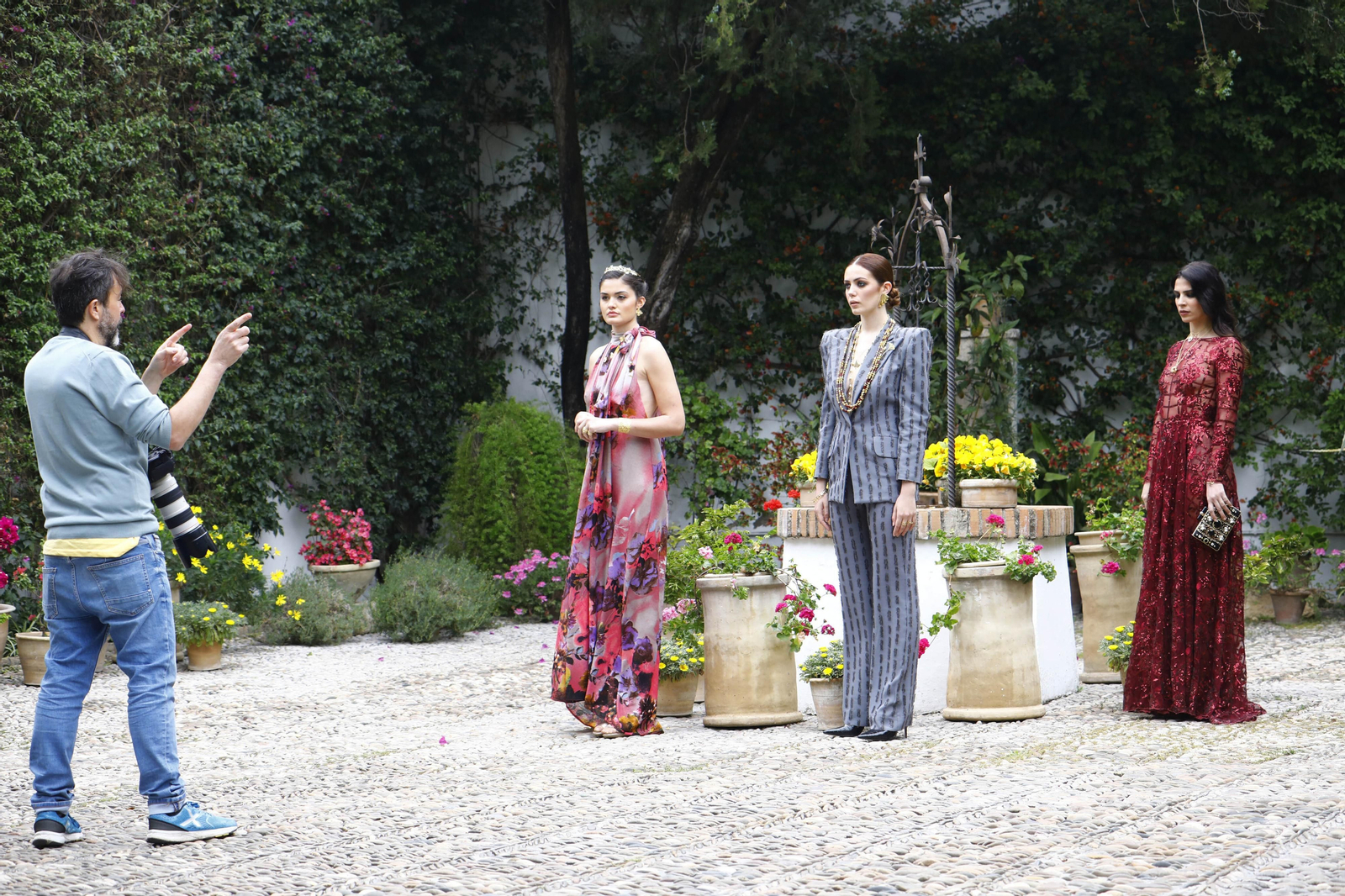 Sesión artística de fotografía en el Palacio de Viana, en imágenes