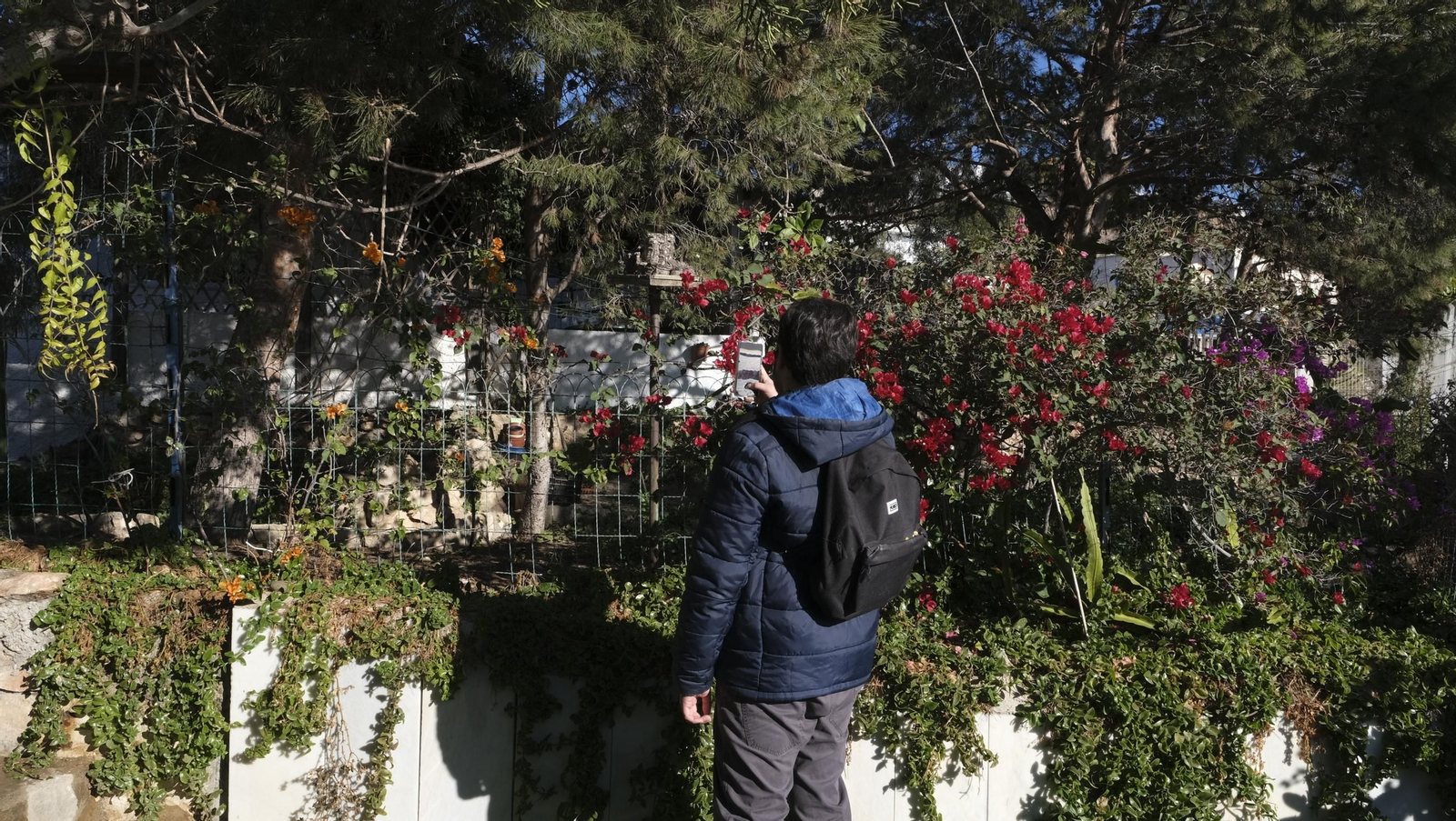 La vida en el barrio sin negocios de Castell del Rey, en imágenes