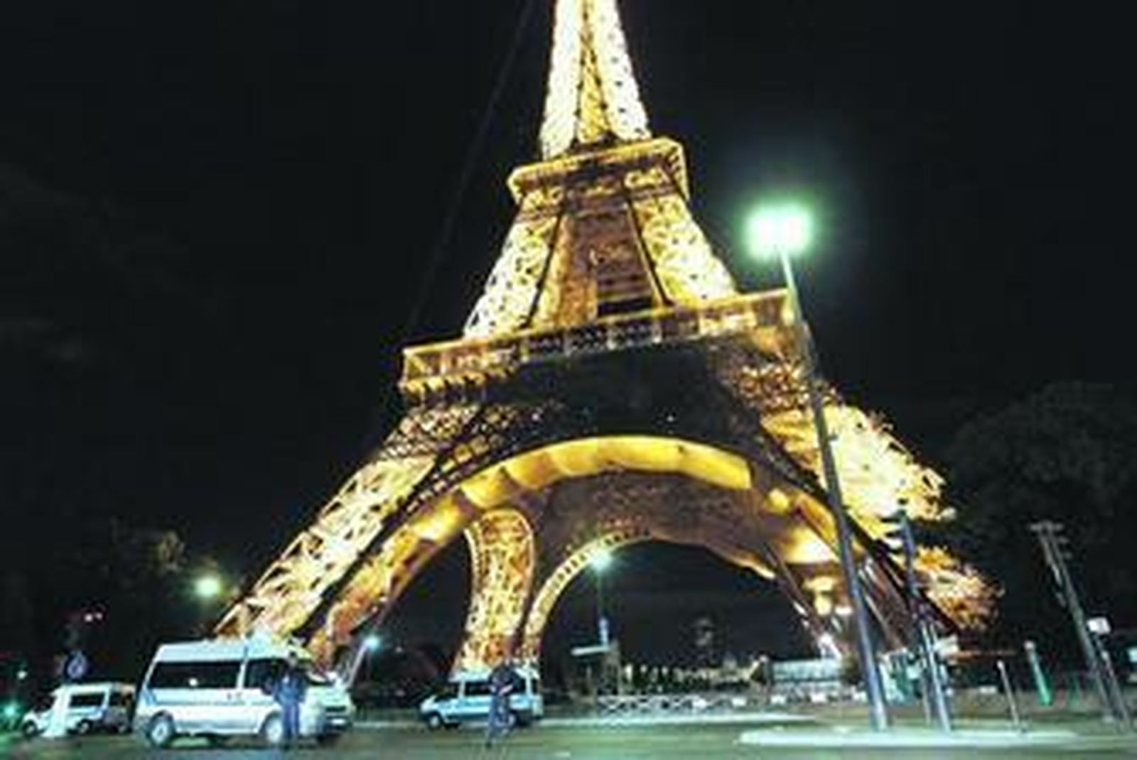 Desalojo masivo de la Torre Eiffel