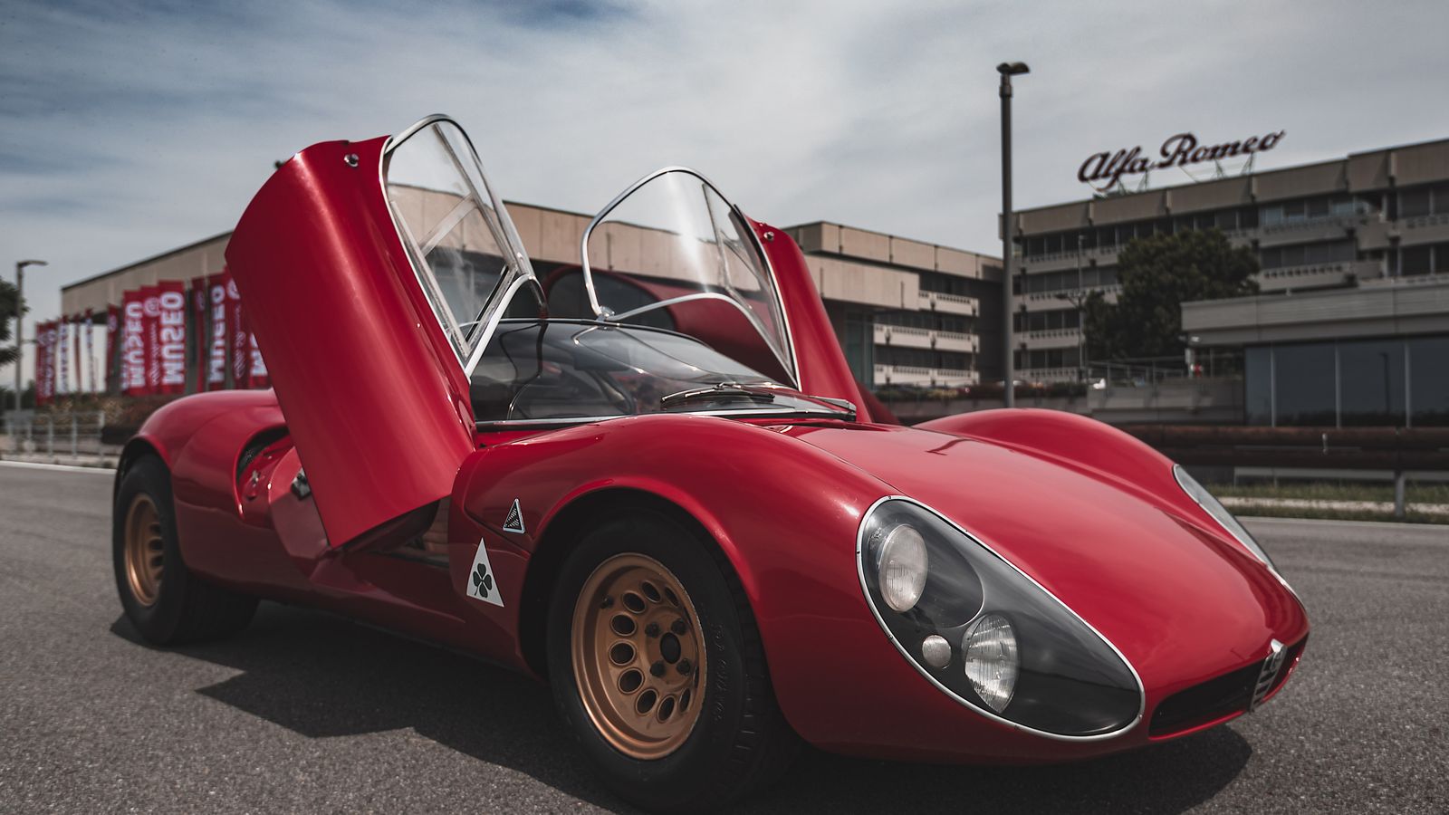 El Alfa Romeo 33 Stradale ha tomado como base de inspiración a su homólogo de 1967 diseñado por Franco Scaglione.