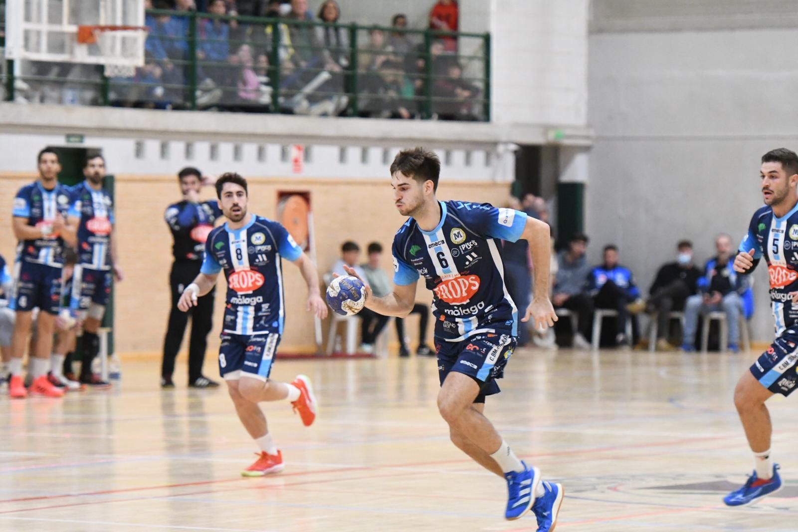 Kahr, con el balón.