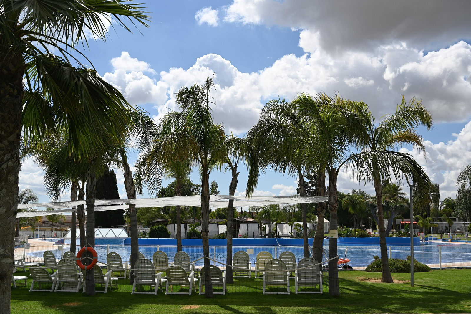 Apertura de piscinas en Arena Village