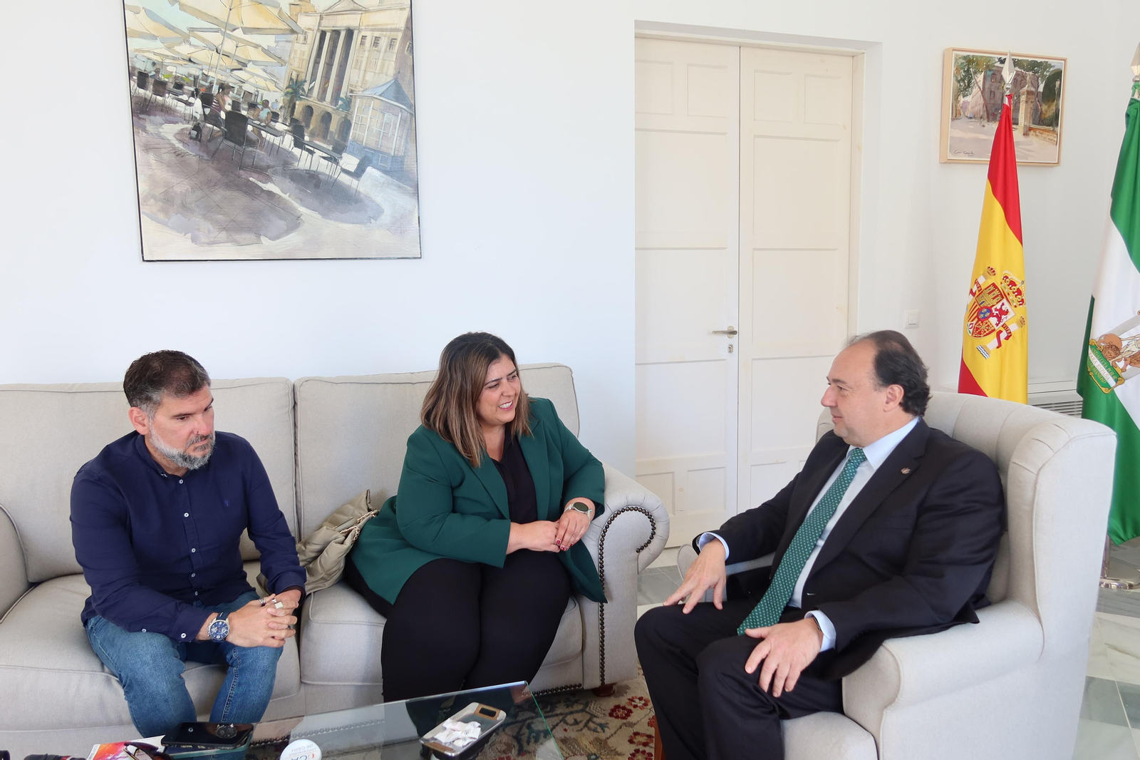 La alcaldesa y el rector de la UCA durante la reunión mantenida. La alcaldesa y el rector de la UCA durante la reunión mantenida.