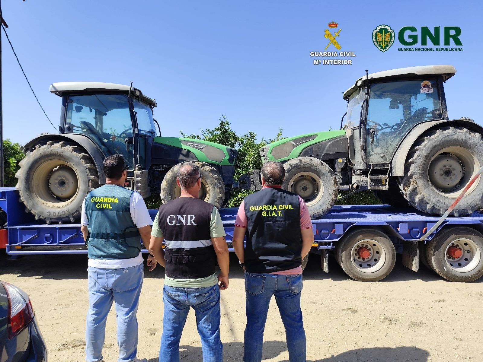 Tractores recuperados por la Guardia Civil.