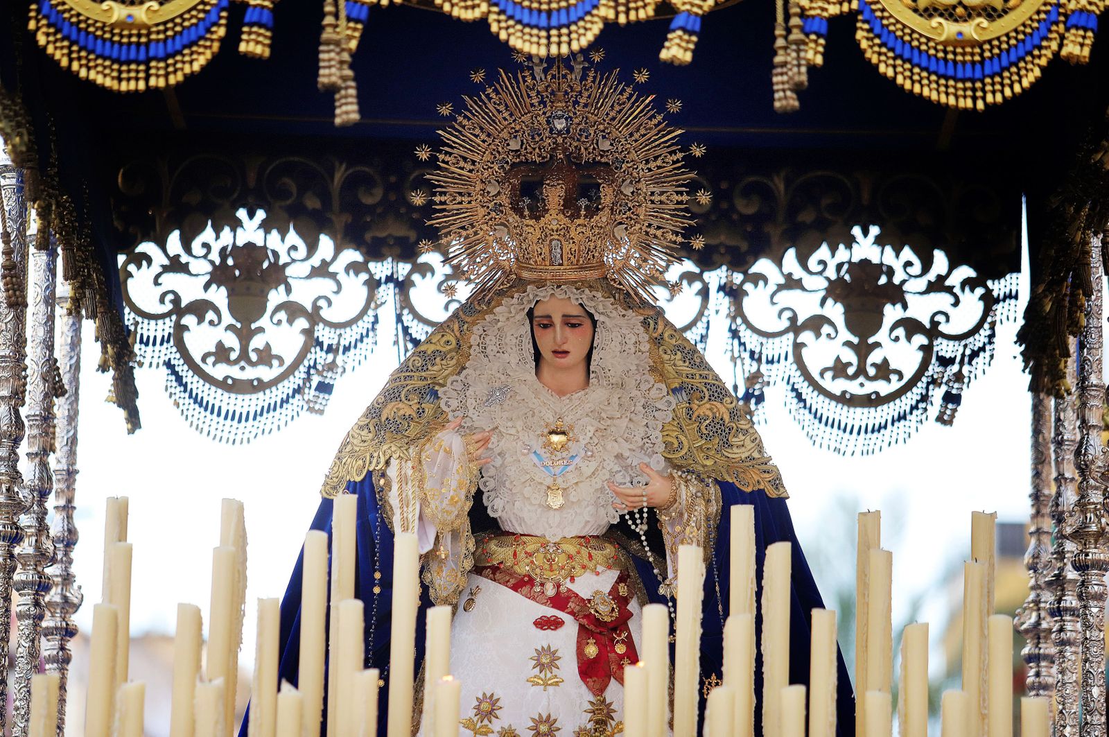 Imágenes de la procesión de la Virgen de los Dolores por Las Colonias