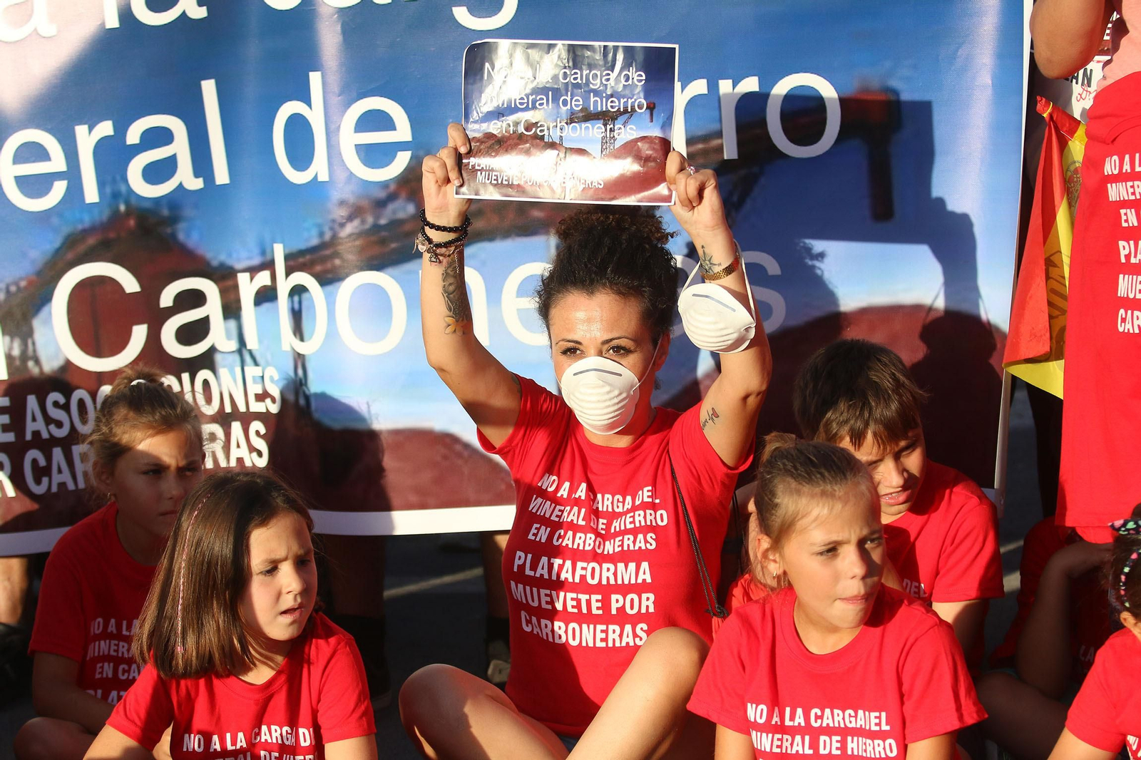 Fotogalería de la marcha contra la carga de mineral de hierro en Carboneras