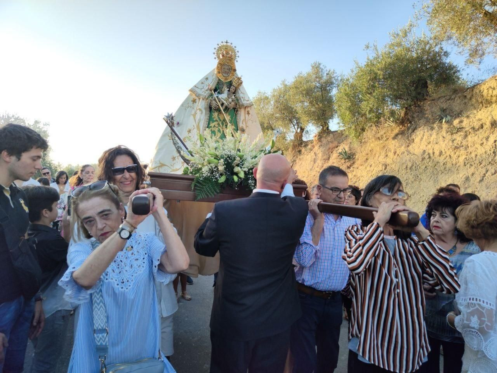 Santaella celebra el 450 aniversario de la primera salida procesional de la Virgen del Valle, en fotografías