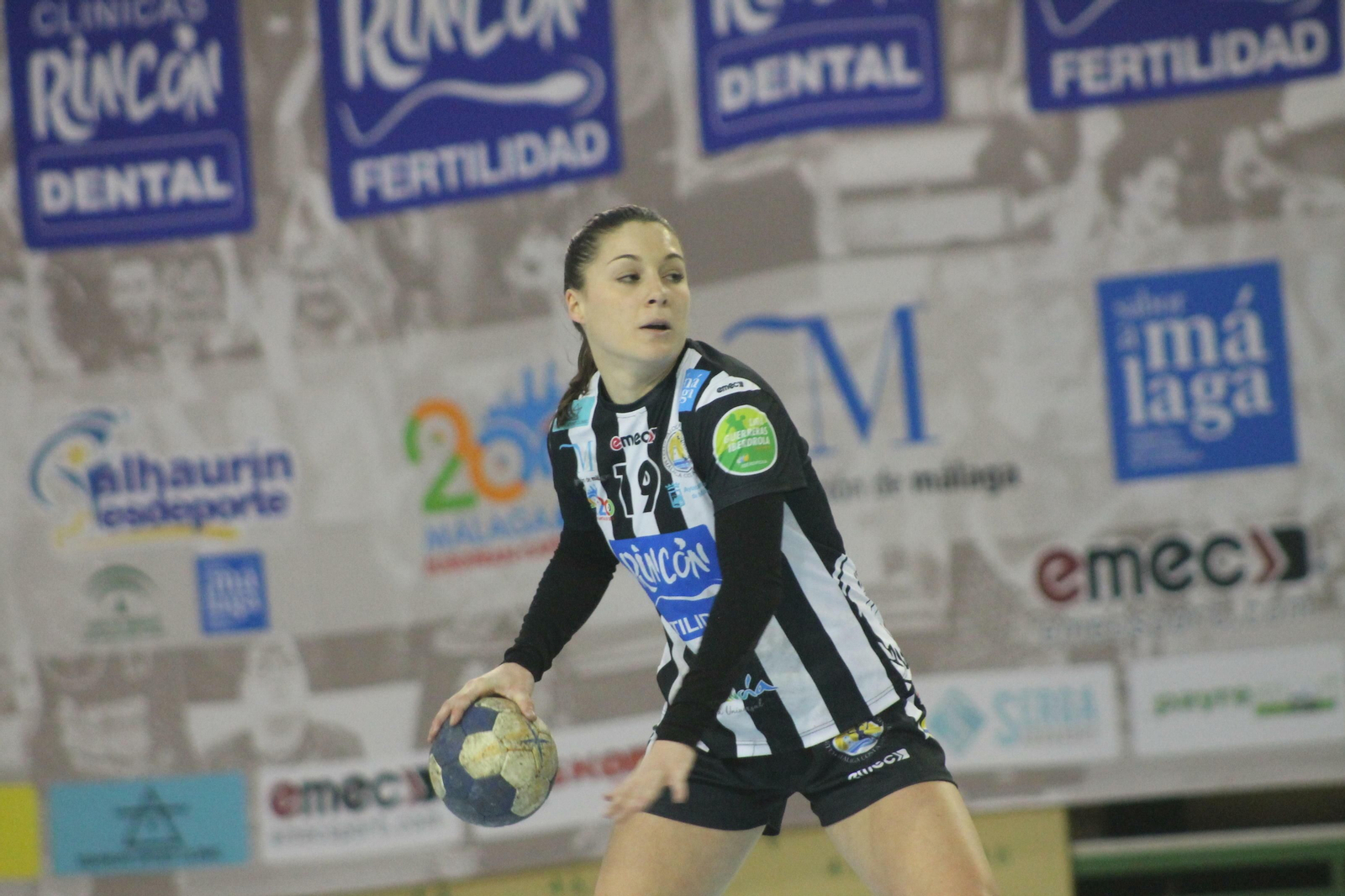 Sole López ejecuta un lanzamiento.