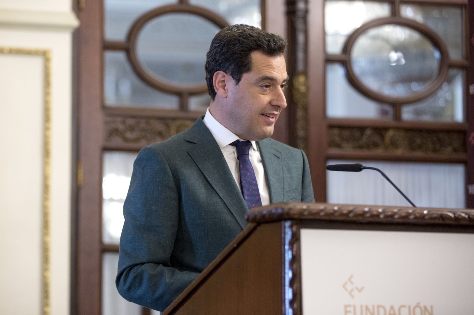 Las imágenes de la entrega de la Beca Manuel Olivencia