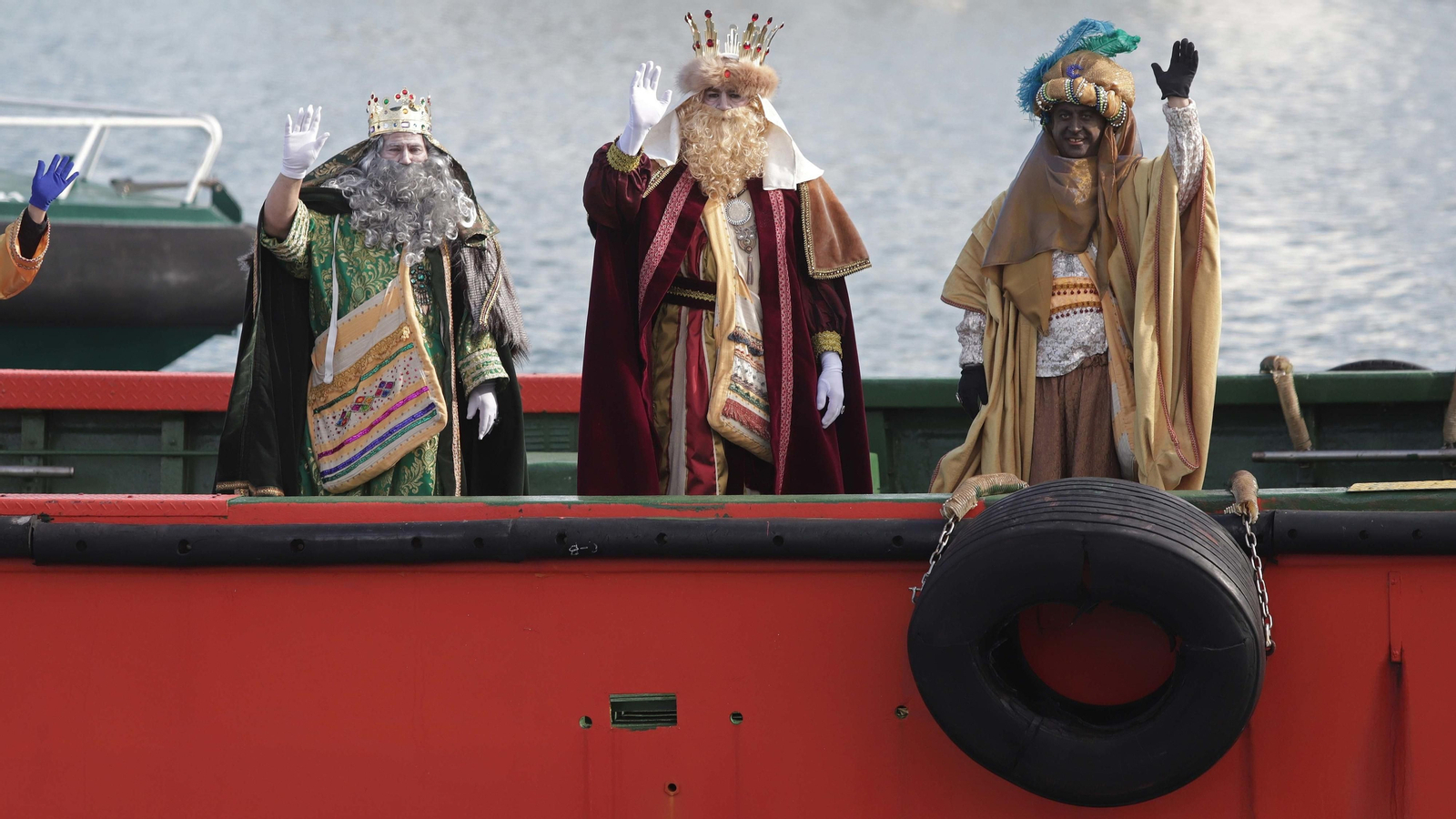 Imágenes del arrastre de latas en Algeciras