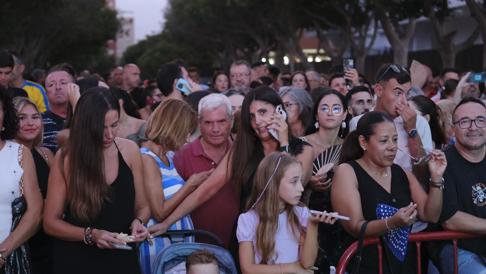 El pregón de la Feria de Almería 2025 y el encendido de la portada, en imágenes